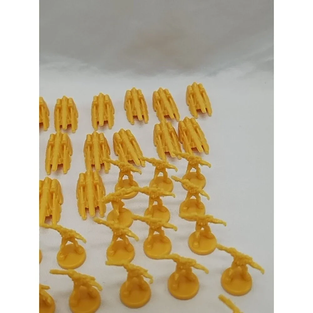 (47) 2007 Transformers Yellow Risk Board Game Player Pieces